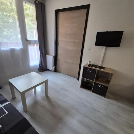 Apartment Les Melezets 2 Au Pieds Des Pistes Et Des Commerces *